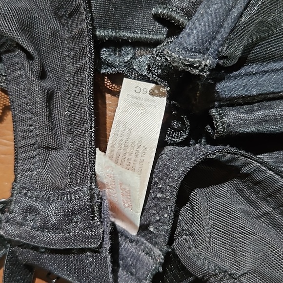 Vintage Victoria Secret Unlined Underwire Black Floral Embroidery Lace Bra Y2K - Picture 3 of 3